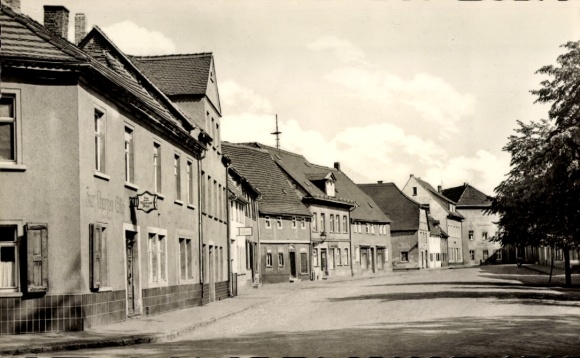 Postcard Pegau Sachsen, Clara Zetkin Platz with Gasthaus zur Schorfen Ecke
