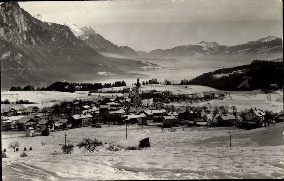 Foto Ak Österreich, Ortsansicht, Winter, Gebirge