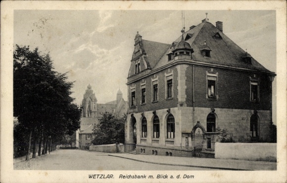 Postcard Wetzlar on the Lahn, Reichsbank with view of the cathedral