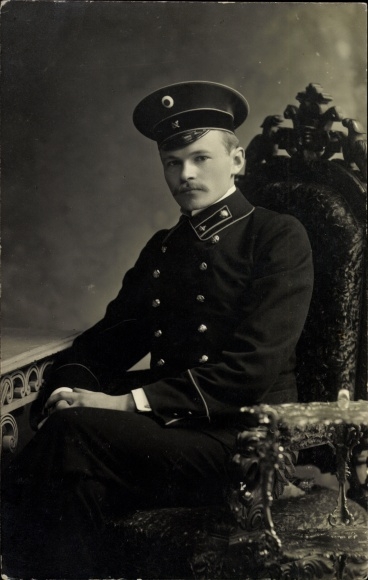 Photo PC Estonia, Estonian soldier in uniform, seated portrait, peaked cap, I. WK