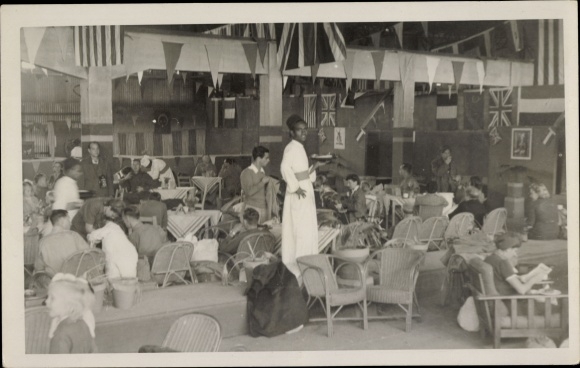 Photo Java Indonesia, hangar, interior, restaurant, waiters, flags