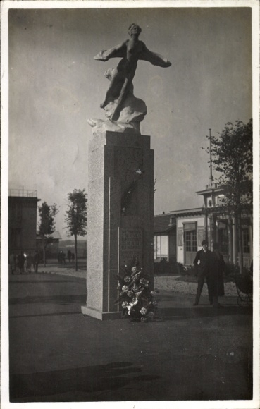 Photo Le Bourget Seine Saint Denis, Nunessel Monument, Coli Lindbergh, Robert Jackson, Aviator