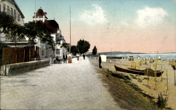 Ak Ostseebad Niendorf Timmendorfer Strand, Promenade am Meer, Blick auf Strand, Fußgänger, Boote