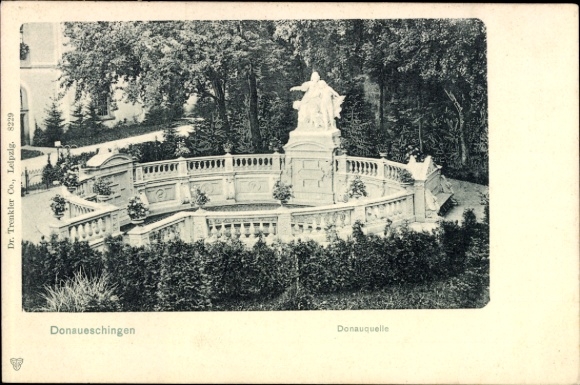 Ak Donaueschingen im Schwarzwald, Brunnenanlage, Statue, Pflanzen, Donauquelle, Donaueschingen
