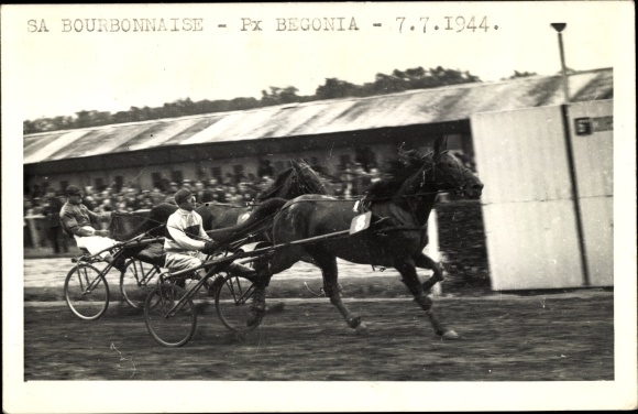Photo Vichy Allier, harness racing 1944, Sa Bourbonnaise, Px Begonia