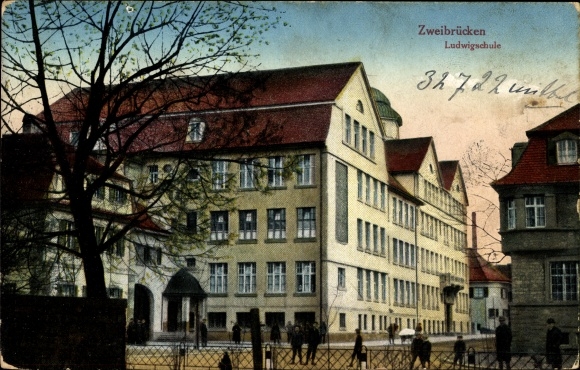 Postcard Zweibrücken in Rhineland-Palatinate, view of the Ludwig School, schoolyard