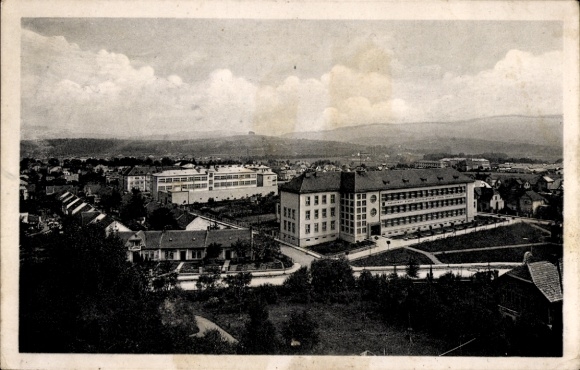 Ak Valašské Meziříčí Walachisch Meseritsch Region Zlin, Blick auf eine Stadtansicht, zwei Gebäude