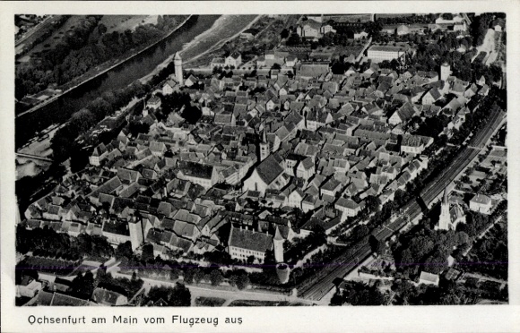 Ak Ochsenfurt am Main Unterfranken, Luftaufnahme von Ochsenfurt, Stadtansicht, Fluss im Bild