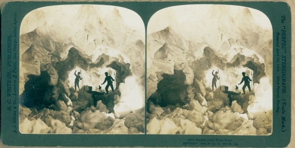 Stereo photo polar bear hunter