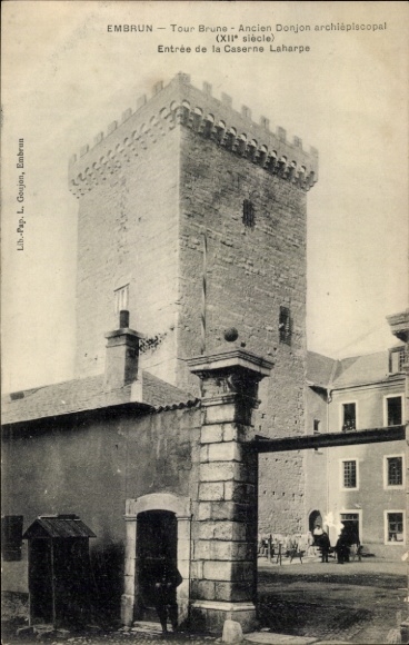 Postcard Embrun Hautes-Alpes, Tour Brune, ancient Donjon archiepiscopal, Entrée Caserne Laharpe, XIIe si