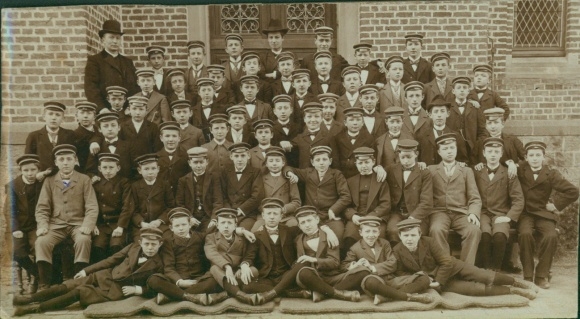 Photo Bad Münstereifel in North Rhine-Westphalia, group photo of boys, students, around 1910