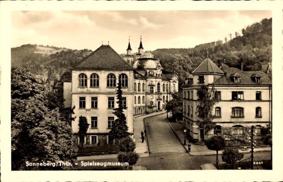 Ak Sonneberg in Thüringen, Spielzeugmuseum, Straßenansicht,  Architektur