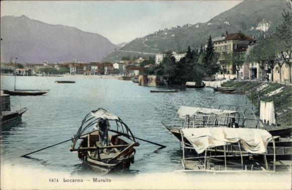 KP Locarno Kanton Ticino Szwajcaria, widok na jezioro z łodziami, góry w tle