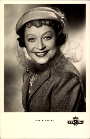 Postcard actress Grethe Weiser, portrait