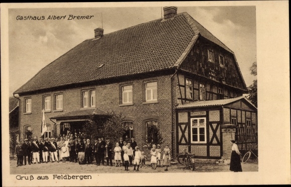 Ansichtkaart Feldbergen Söhlde in Nedersaksen, Gasthaus Albert Bremer, totaaloverzicht, groepsportret