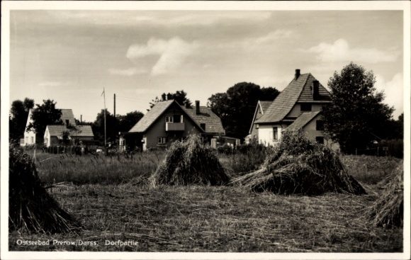 Postcard Ostseebad Prerow on the Darß, partial view, residential buildings, straw sheaves