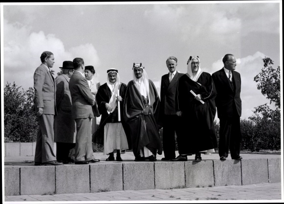 Foto Berlin, Bert Sass, Prinz von Transjordanien mit Gefolgschaft, Gruppenbild