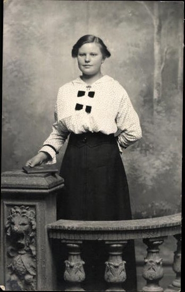 10 alte Ansichtskarten Frauenportraits, Diverse Motive