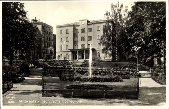 Postcard Mittweida Sachsen, Technical University with a fountain in the garden