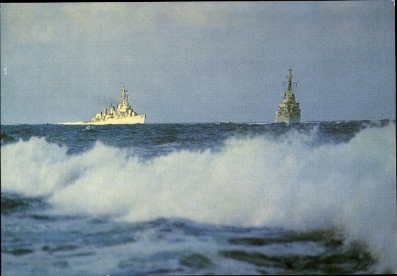 Postcard German Bundeswehr, destroyers of the German Navy on the high seas