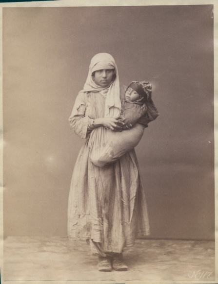 Photo Ottoman Empire, around 1880, Ottoman woman with child in her arms, headscarf, photographer G. Berggren