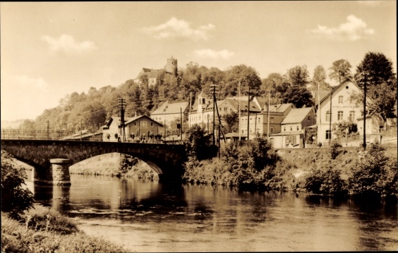 Ak Scharfenstein Drebach im Erzgebirge Sachsen, Partie am Fluss, Brücke