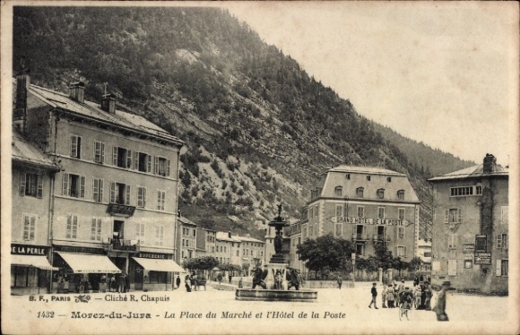 CPA Morez de Jura, La Place du Marché and l'Hôtel de la Poste