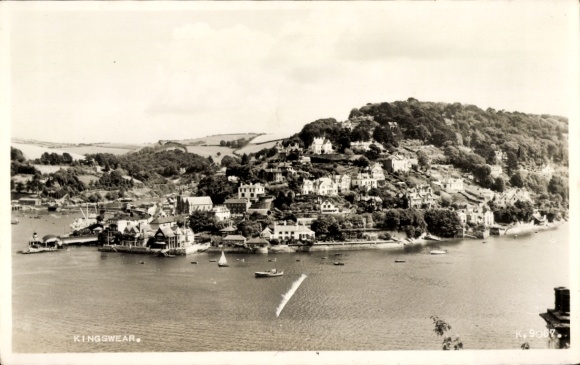 Ak Kingswear Devon England, Schöne Sicht auf  Hafen, Boote, Hügel, Häuser