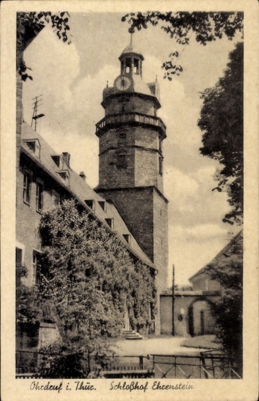 Ak Ohrdruf in Thüringen, Schloss Ehrenstein, Schlosshof, Turm, Rankenbewuchs