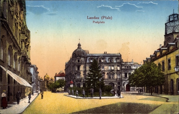 PC Landau in der Pfalz, Postplatz, house facades, passers-by