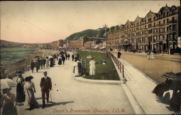 Postcard Douglas Isle of Man, Queen's Promenade