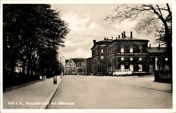 Ak Hof an der Saale Oberfranken Bayern, Hauptbahnhof mit Bahnpost, Bus, Straßenansicht