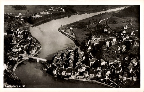Ak Laufenburg am Hochrhein, Flugaufnahme von  Rhein, Landschaft, Architektur, Fluss