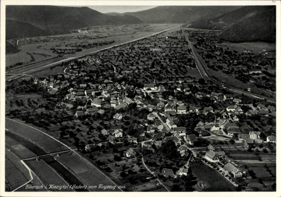 Ak Biberach im Schwarzwald Baden, Luftaufnahme von Biberach, Kinzigtal, von einem Flugzeug aus
