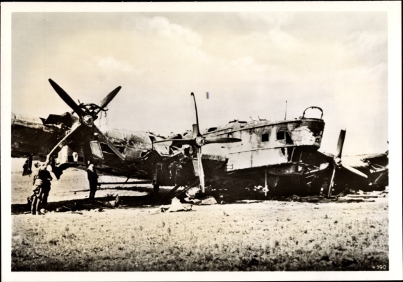 Photo Heinrich Hoffmann, downed Russian bomber, July 1942