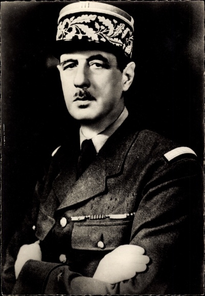 Postcard General Charles de Gaulle, portrait in Uniform