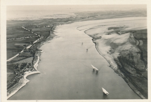 Collecting picture Zeppelin world trips No. 223 Egypt trip 1931, view of the Nile valley