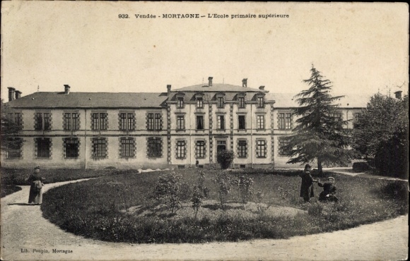 Postcard Mortagne Vendée, school building