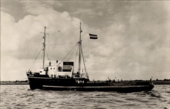 Postcard tugboat Witte Zee, L. Smit & Co.
