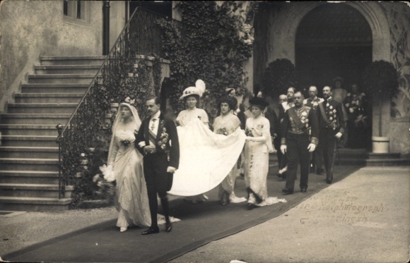 Photo Postcard Manuel II., King of Portugal, Auguste Viktoria of Hohenzollern, wedding