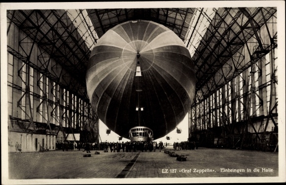 PC Friedrichshafen am Bodensee, Graf Zeppelin LZ 127, bringing into the hall, airship