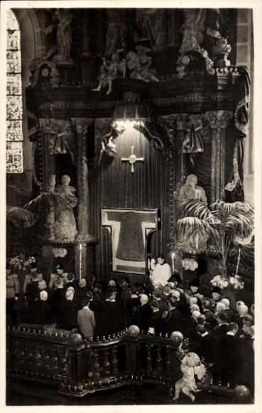 Postcard Trier, opening ceremony at the exhibition of St. Rocks in the cathedral 1933
