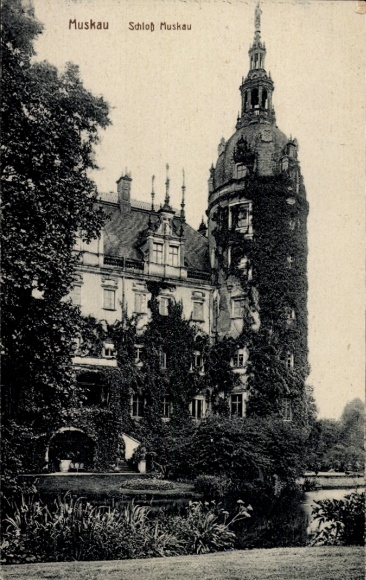 Postcard Bad Muskau in Upper Lusatia, castle historic building, surrounded by greenery