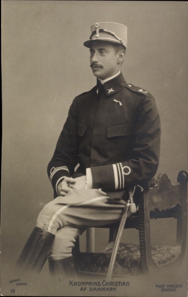 Postcard Crown Prince Christian of Denmark, portrait in uniform
