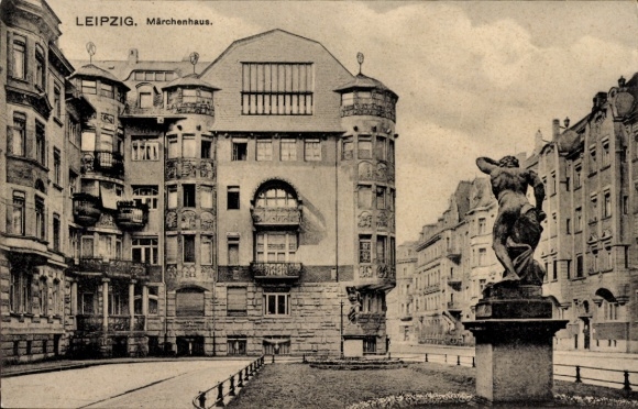 Ak Leipzig, Märchenhaus,  Architektur, Statue, urbaner Hintergrund