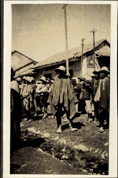 Photo Chile, street scene with local group of people, around 1920