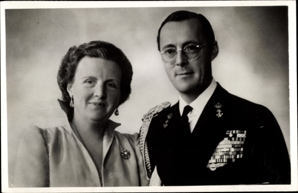 Postcard Queen Juliana of the Netherlands, Prince Bernhard