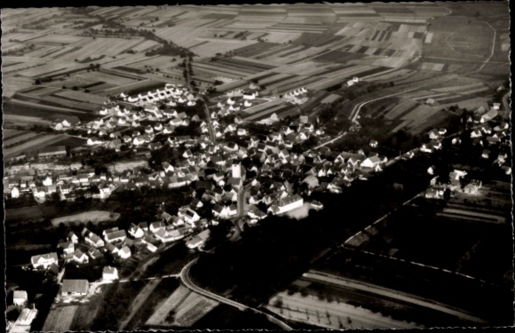 Ak Dagersheim Böblingen in Württemberg, Luftaufnahme eines Dorfes, zahlreiche Häuser, landwirtsch