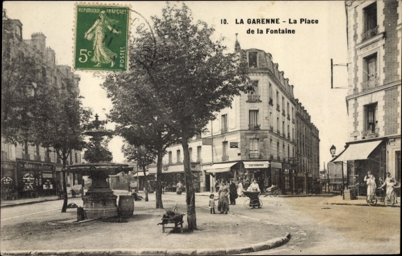 Postcard La Garenne Hauts de Seine, Place de la Fontaine