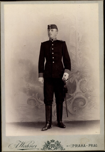 Cabinet photo Soldier in uniform, portrait